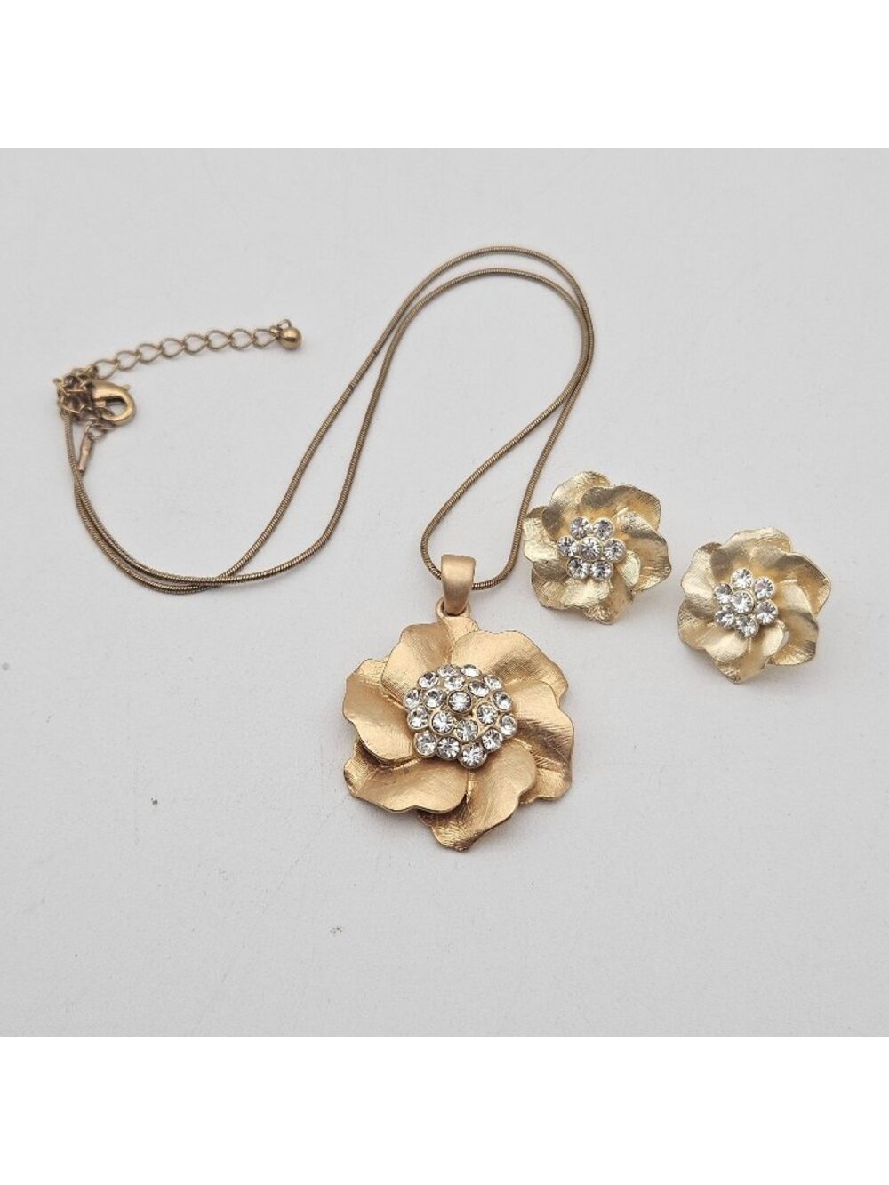 Flower Gold Tone Rhinestone Cluster Necklace Earrings Set